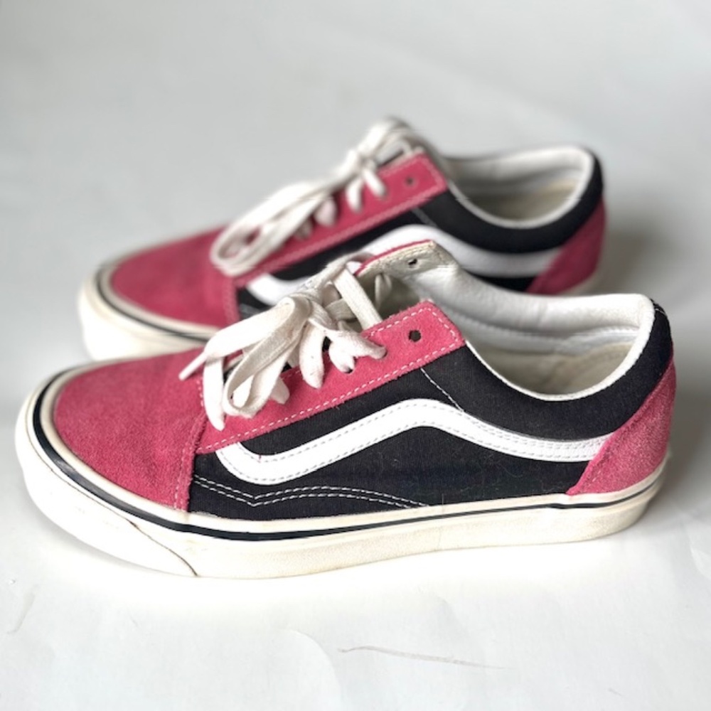 Vans Pink & black Suede Off the Wall Old Skool 36